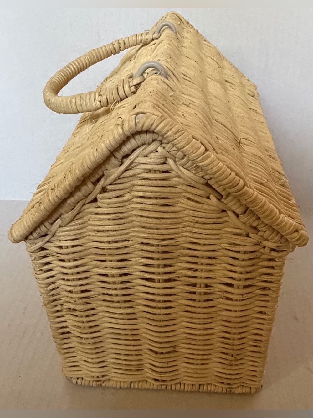 Woven Rattan House Casa Clutch Basket Bag Cottagecore Wicker Dollhouse Purse - Picture 3 of 6